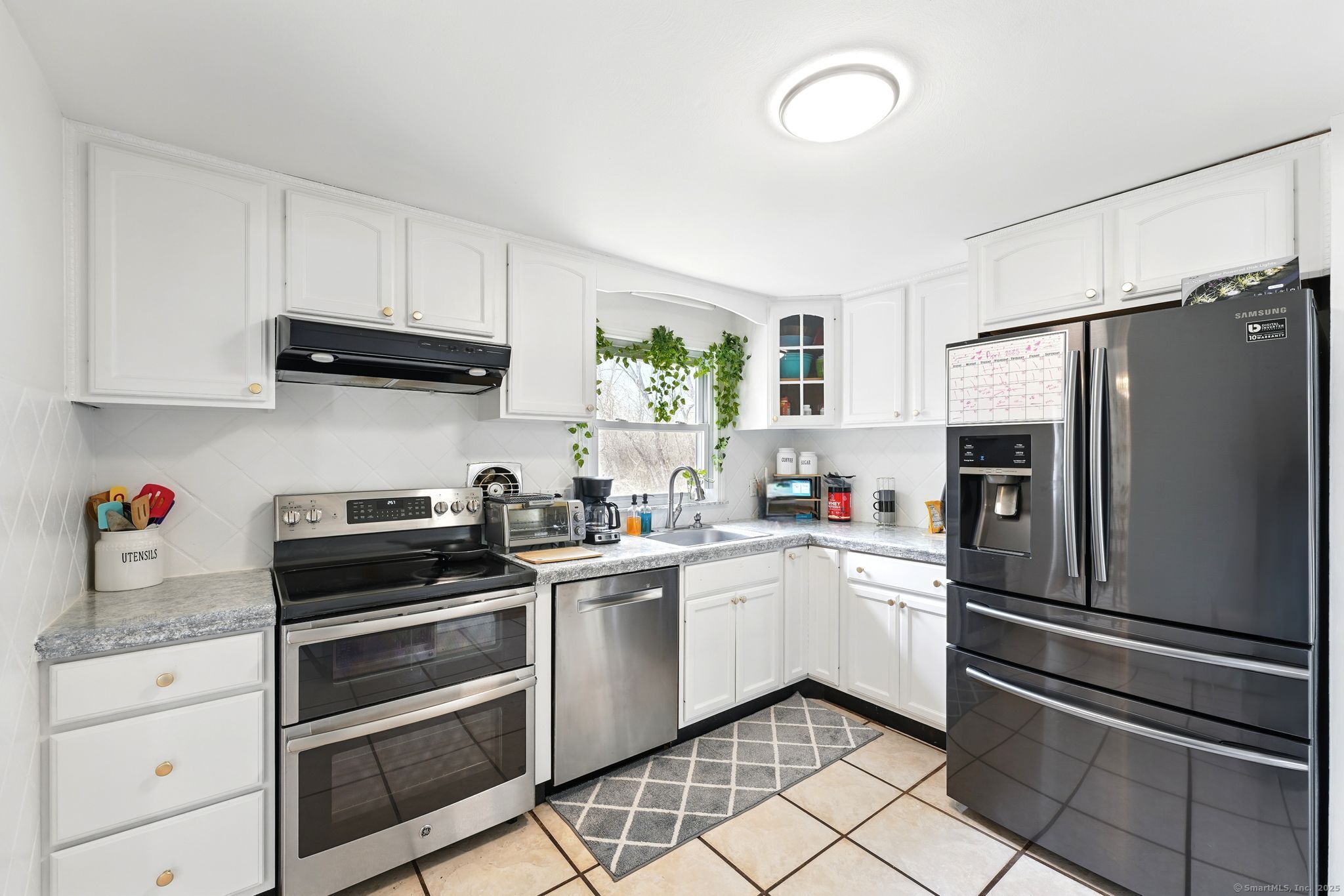94 Mohawk Drive, East Hartford, Connecticut image 4