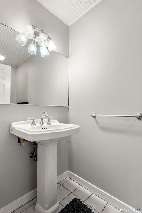 Tiny photo for 175 S End Road #B10, East Haven, CT 06512 (MLS # 24158488)