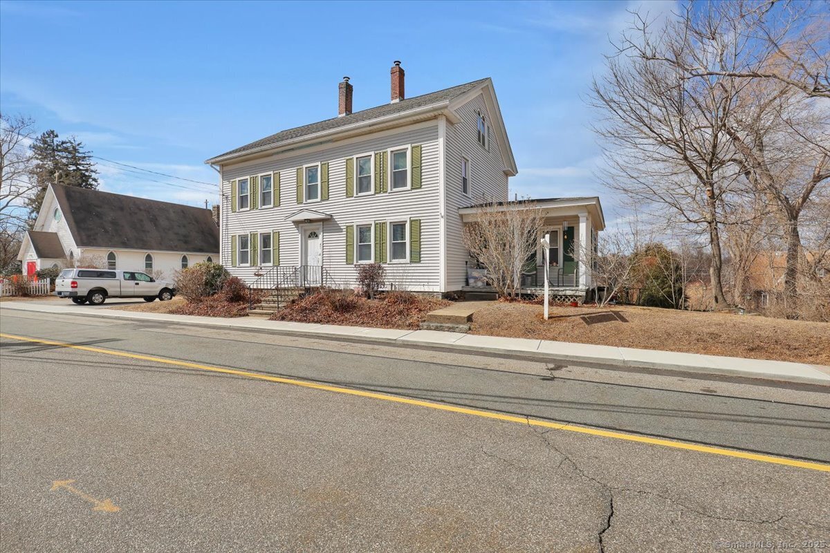 S Main Street, Westbrook, Connecticut - 5 Bedrooms  
3 Bathrooms  
9 Rooms - 