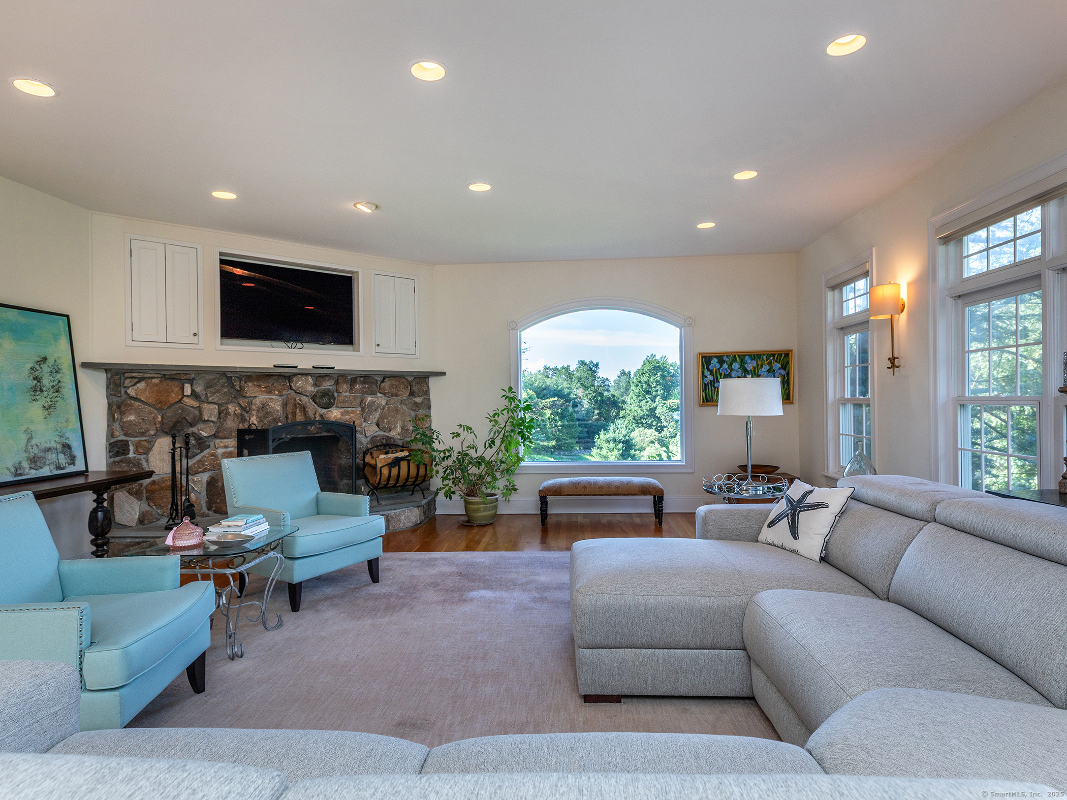 35 Coach Light Drive
