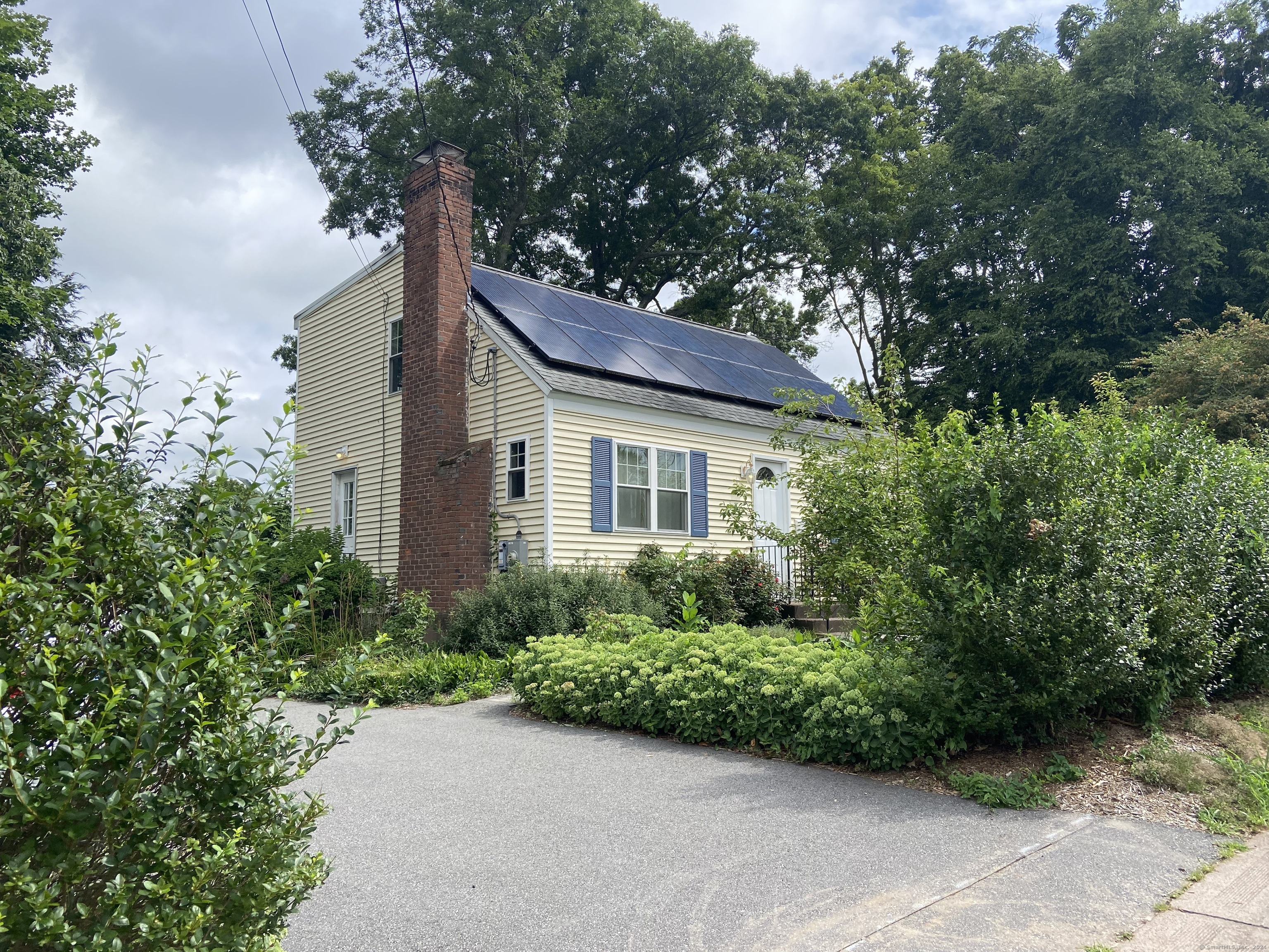 Property for Sale at 23 Whitney Road, Manchester, Connecticut - Bedrooms: 3 
Bathrooms: 3 
Rooms: 6  - $319,000