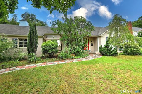 Photo of 90 Edgewood Way, New Haven, CT 06515 (MLS # 24188581)