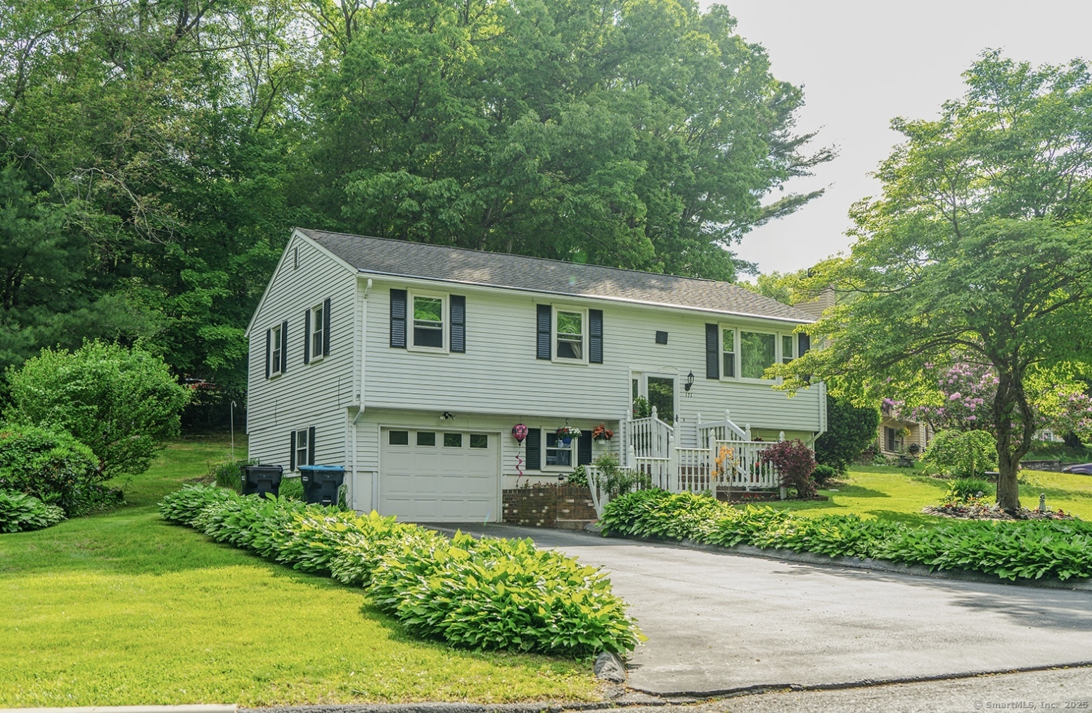 David Circle, Putnam, Connecticut - 4 Bedrooms  
2 Bathrooms  
8 Rooms - 