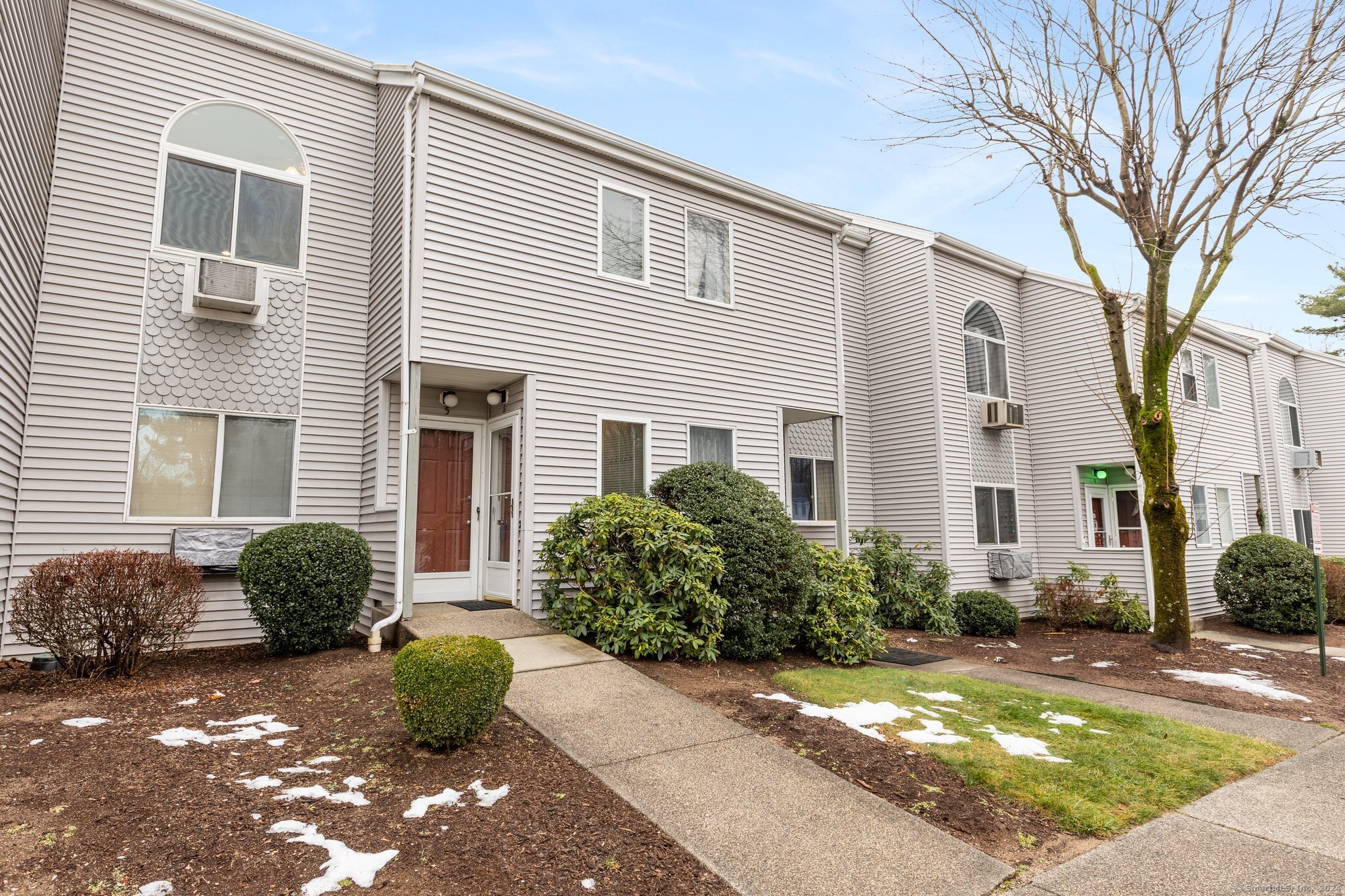 59 W Washington Street Apt 6, Bristol, Connecticut - 2 Bedrooms  
1 Bathrooms  
5 Rooms - 