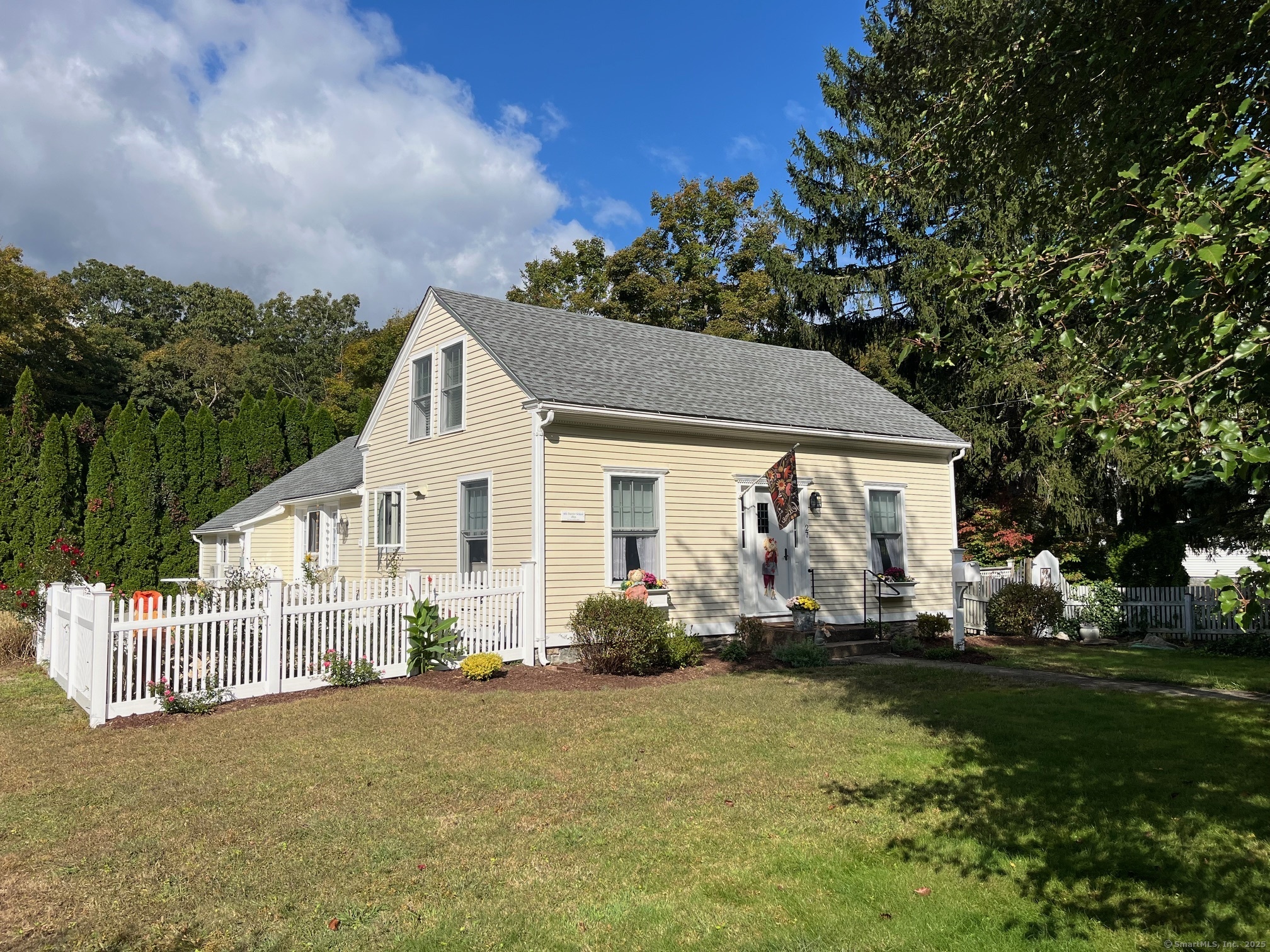 Kirtland Street, Deep River, Connecticut - 3 Bedrooms  
2 Bathrooms  
7 Rooms - 