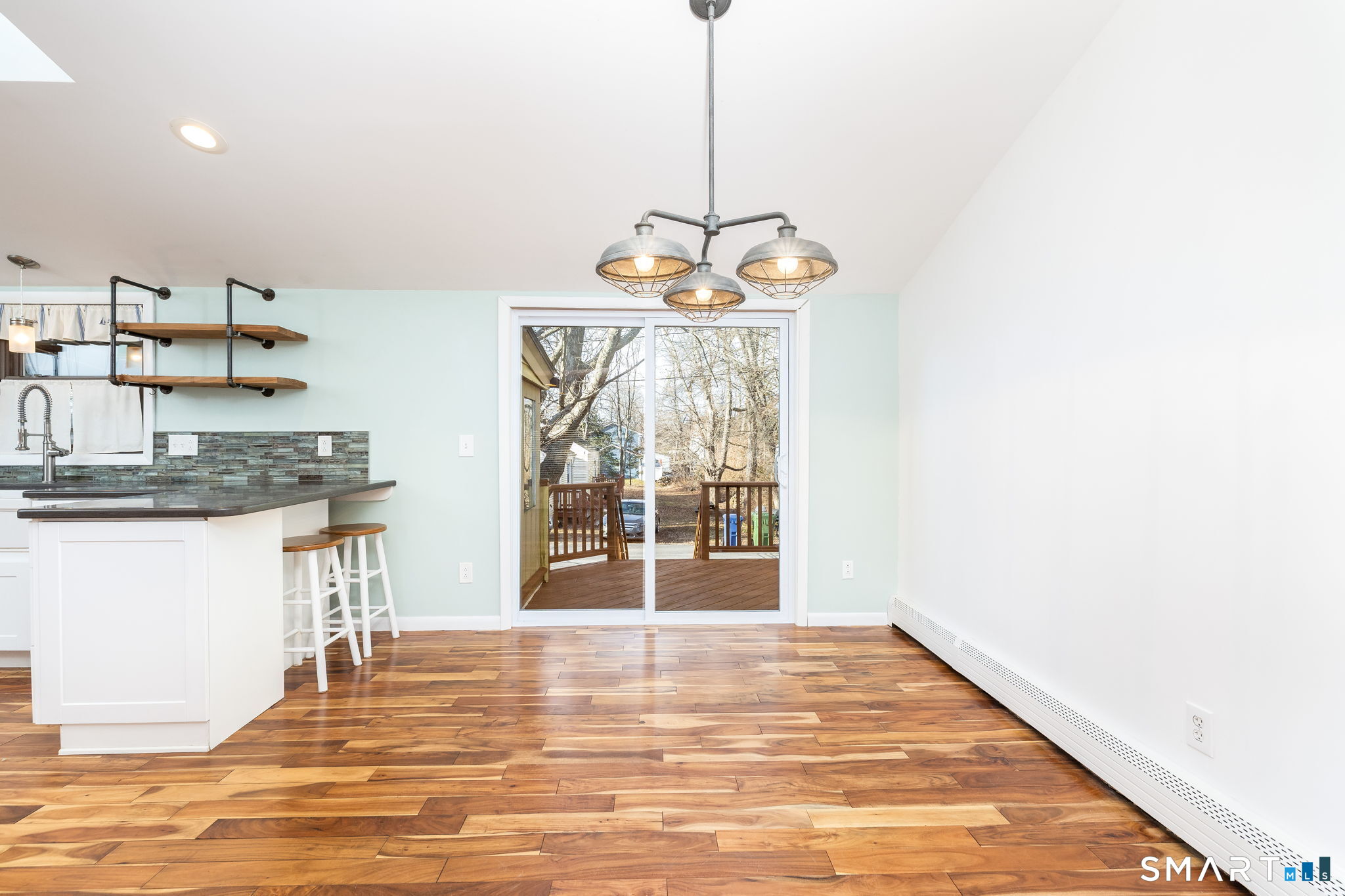 East Hampton, Connecticut 06424, United States, 3 Bedrooms Bedrooms, ,2 BathroomsBathrooms,Residential,Active,257005