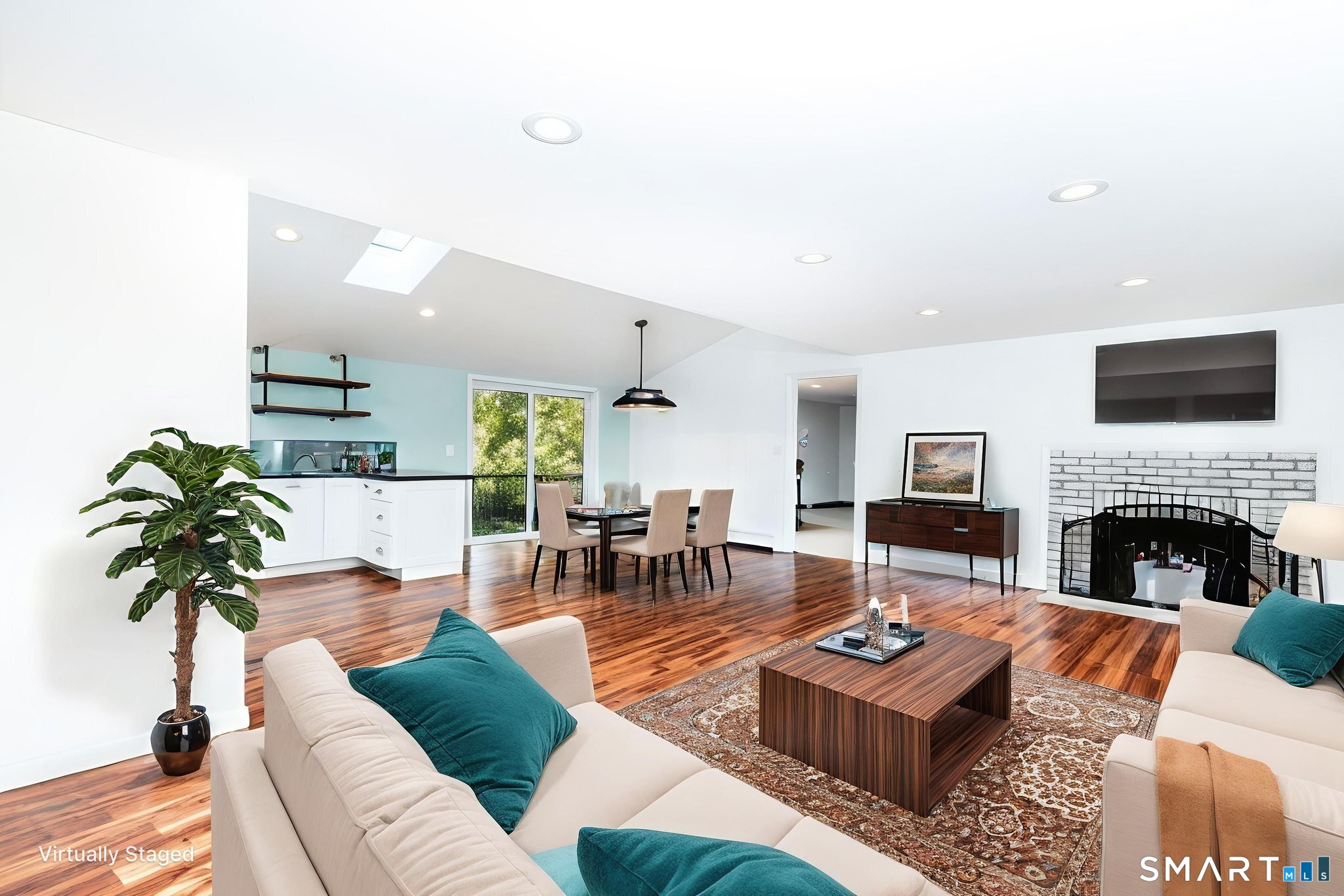 East Hampton, Connecticut 06424, United States, 3 Bedrooms Bedrooms, ,2 BathroomsBathrooms,Residential,Active,257005