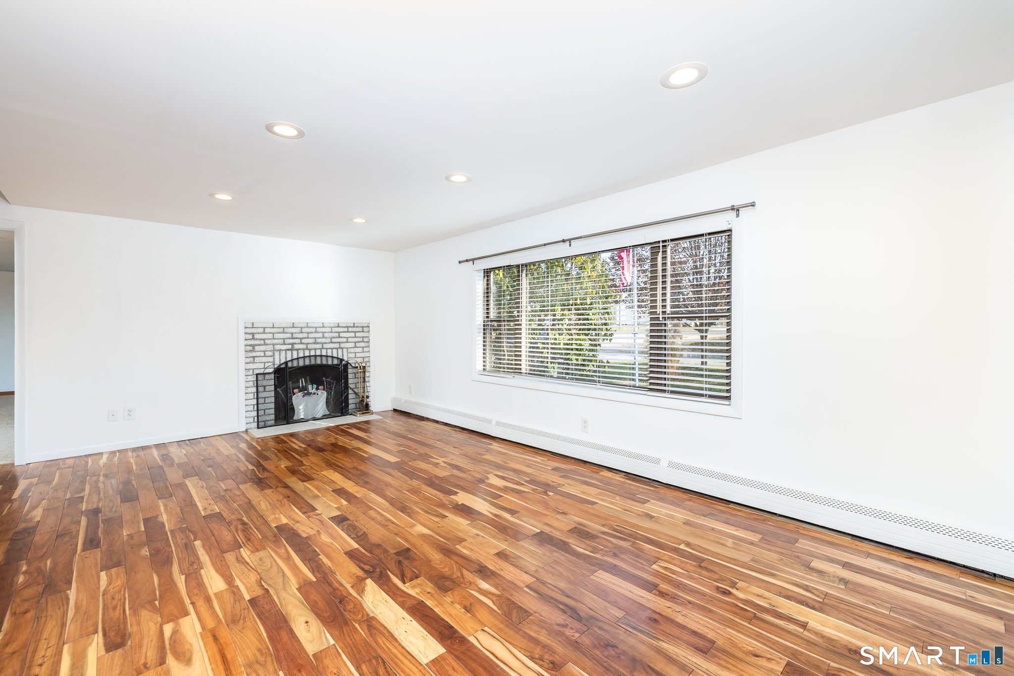 East Hampton, Connecticut 06424, United States, 3 Bedrooms Bedrooms, ,2 BathroomsBathrooms,Residential,Active,257005