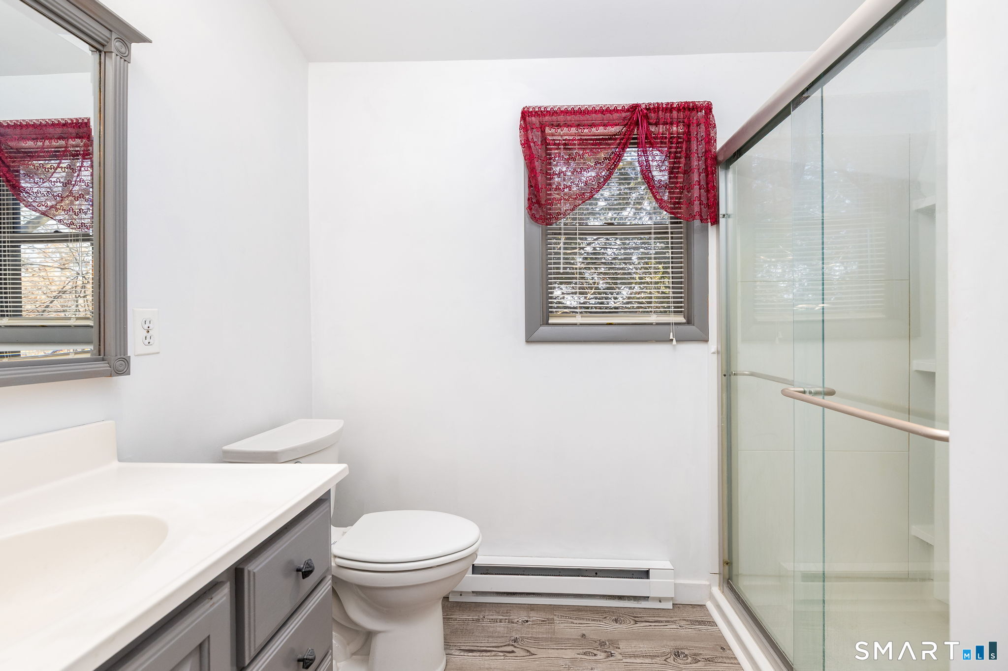 East Hampton, Connecticut 06424, United States, 3 Bedrooms Bedrooms, ,2 BathroomsBathrooms,Residential,Active,257005