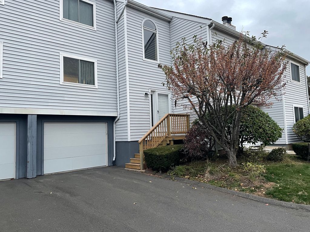 Photo of 49 Woodbridge Lane #49, Cromwell, CT 06416 (MLS # 24139415)