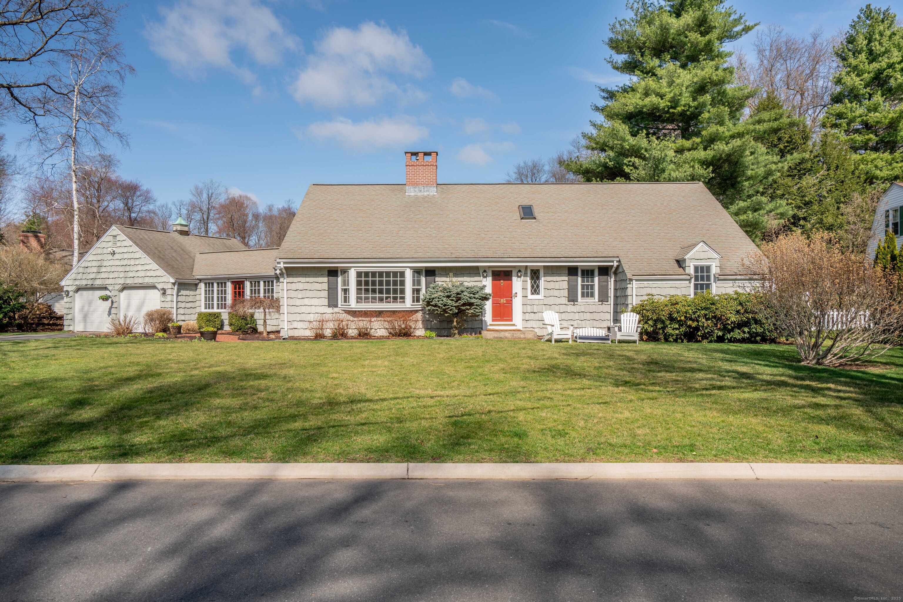 Cliffmore Road, West Hartford, Connecticut - 5 Bedrooms  
3 Bathrooms  
9 Rooms - 
