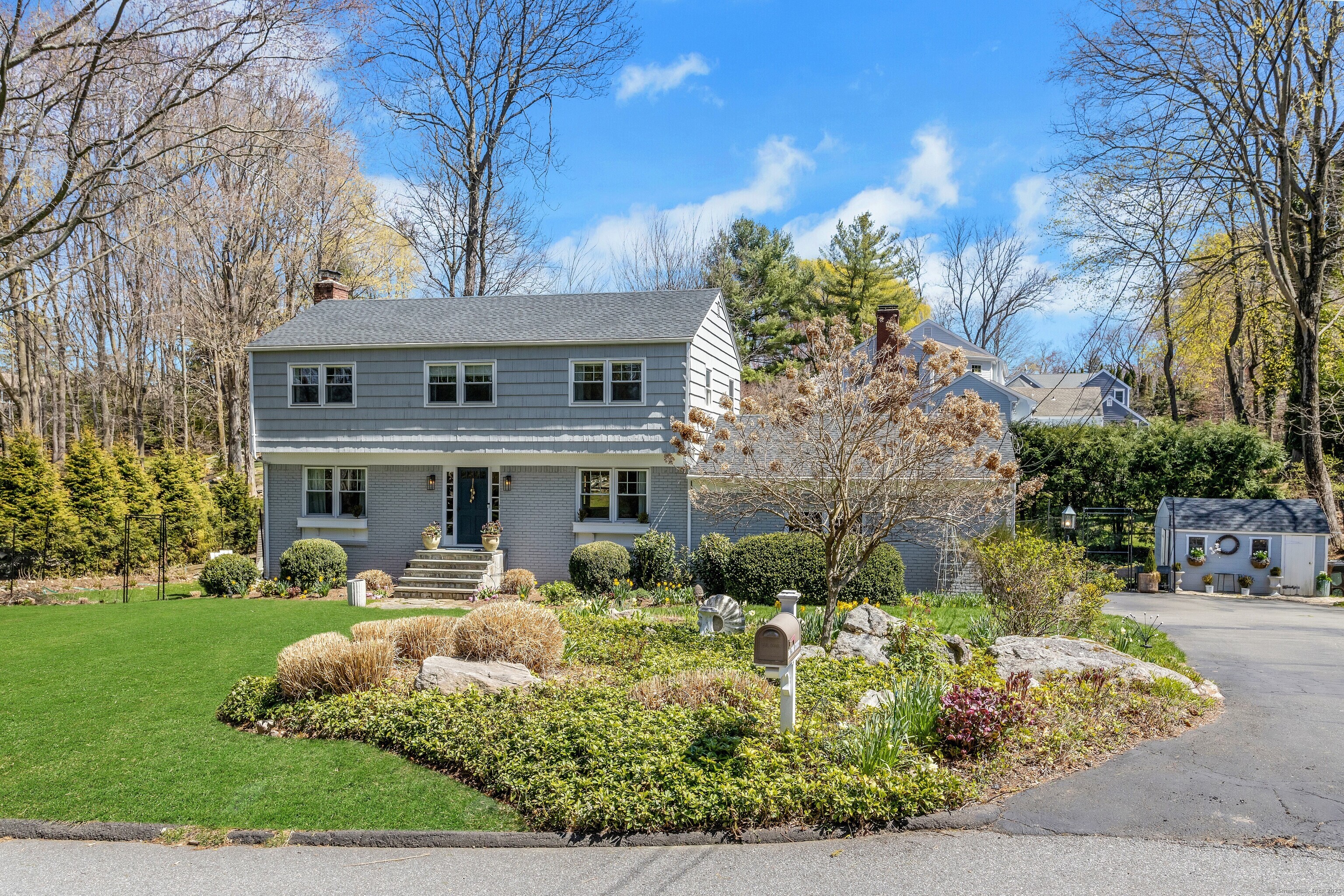 1 Pine Street, Westport, Connecticut - 4 Bedrooms  
2.5 Bathrooms  
7 Rooms - 