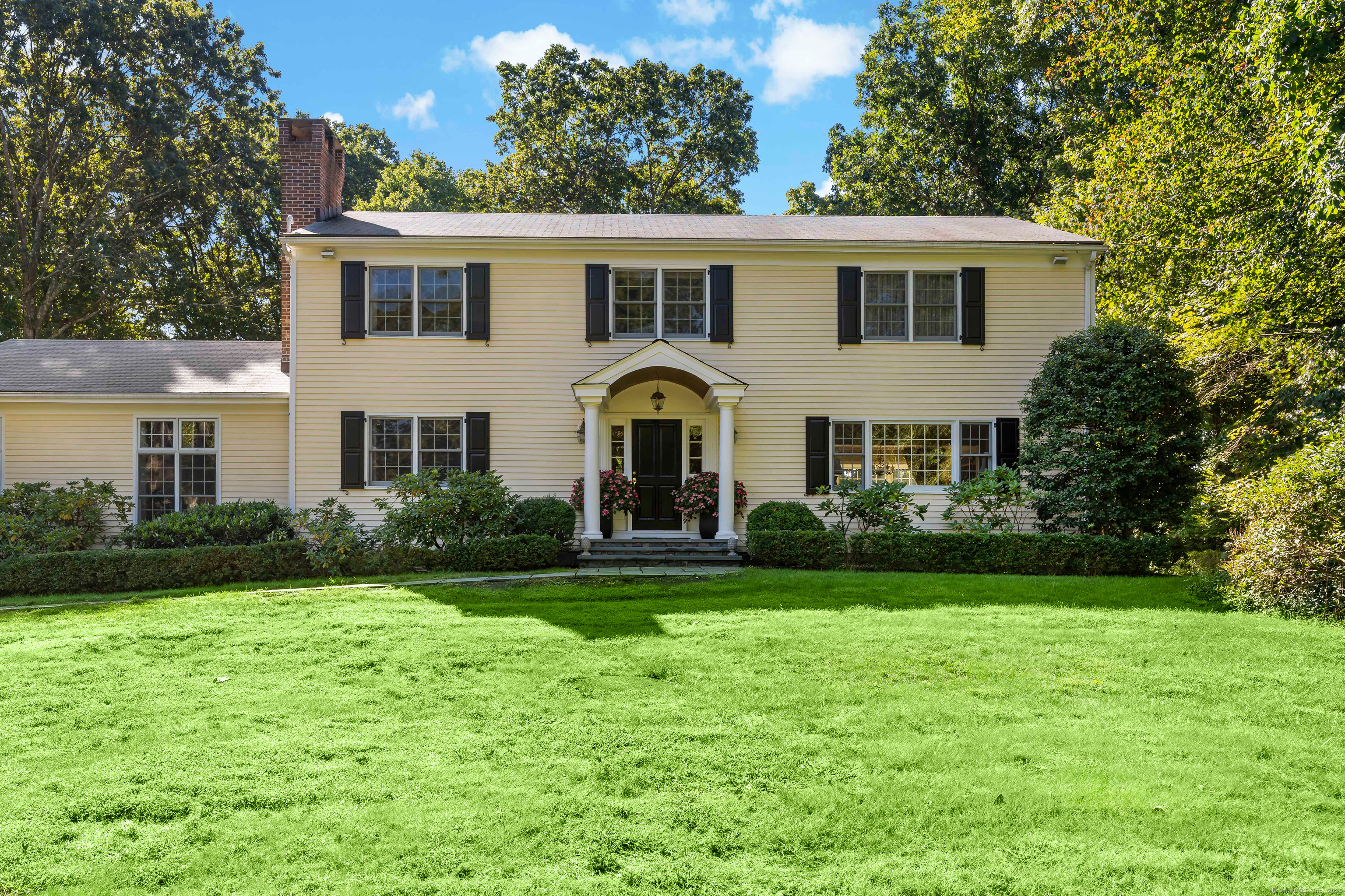 Property for Sale at W Glen Drive, Stamford, Connecticut - Bedrooms: 4 
Bathrooms: 4 
Rooms: 11  - $1,539,000