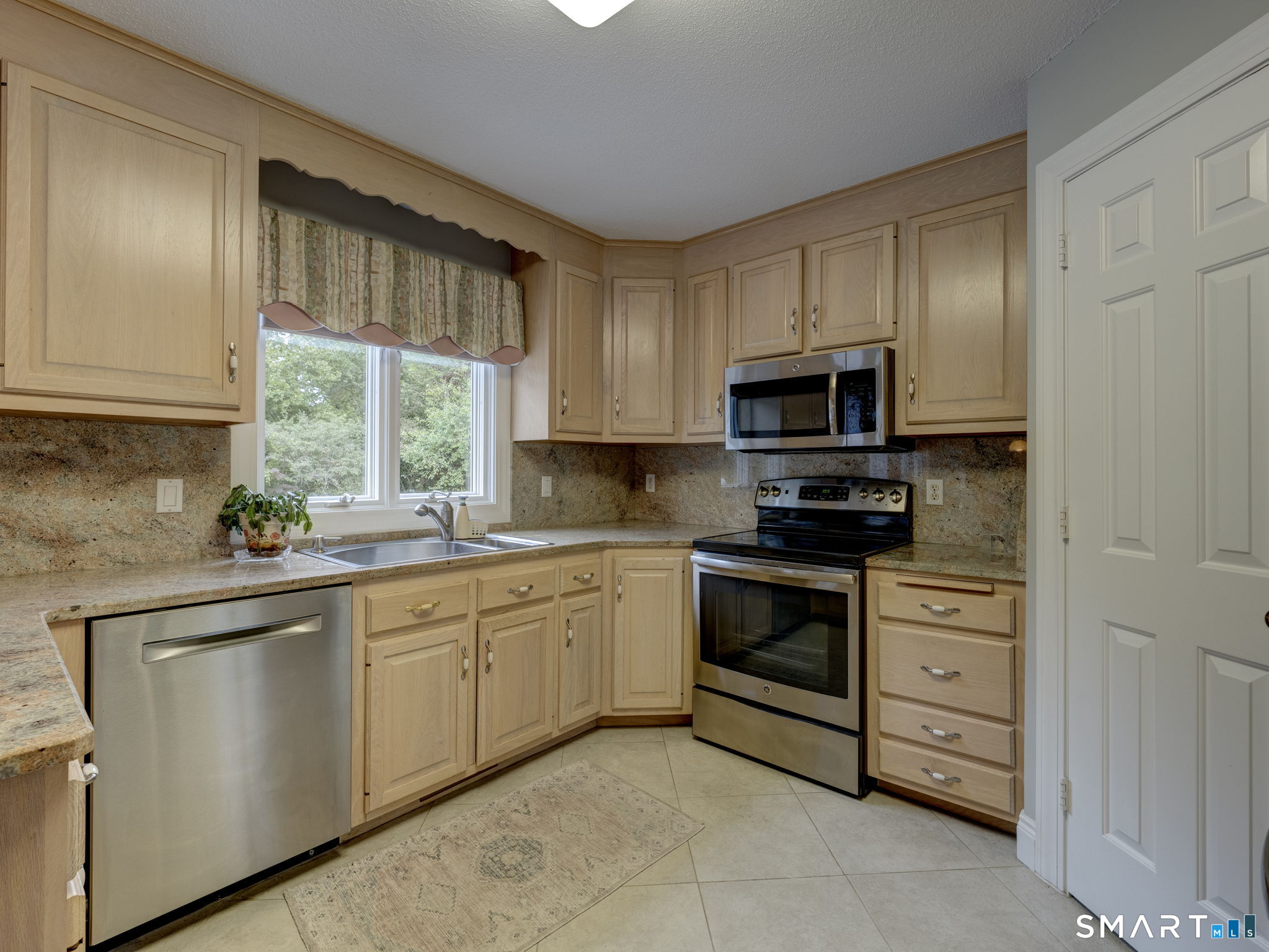 37 Skyview Terrace