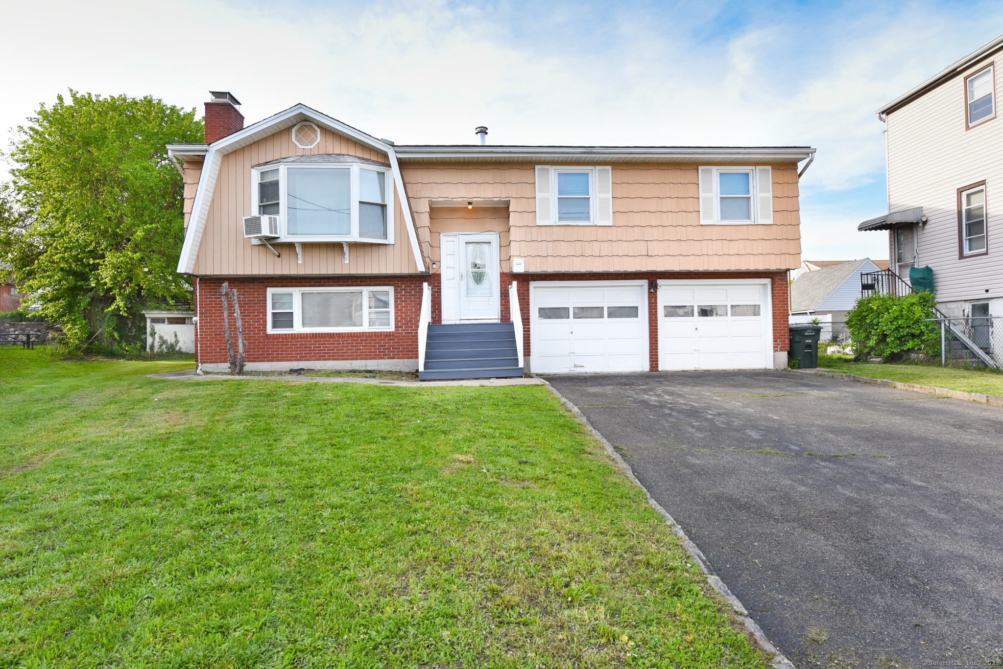 Quince Street, Bridgeport, Connecticut - 3 Bedrooms  
3 Bathrooms  
6 Rooms - 