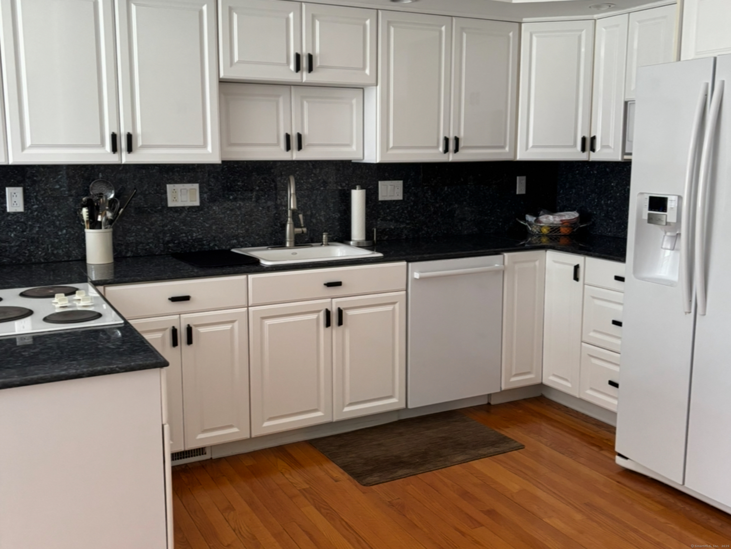 17 Bunker Hill Road, Woodbridge, Connecticut image 13
