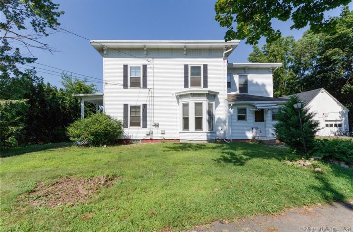 427 Center Street, Manchester, Connecticut - 3 Bedrooms  
1 Bathrooms  
6 Rooms - 