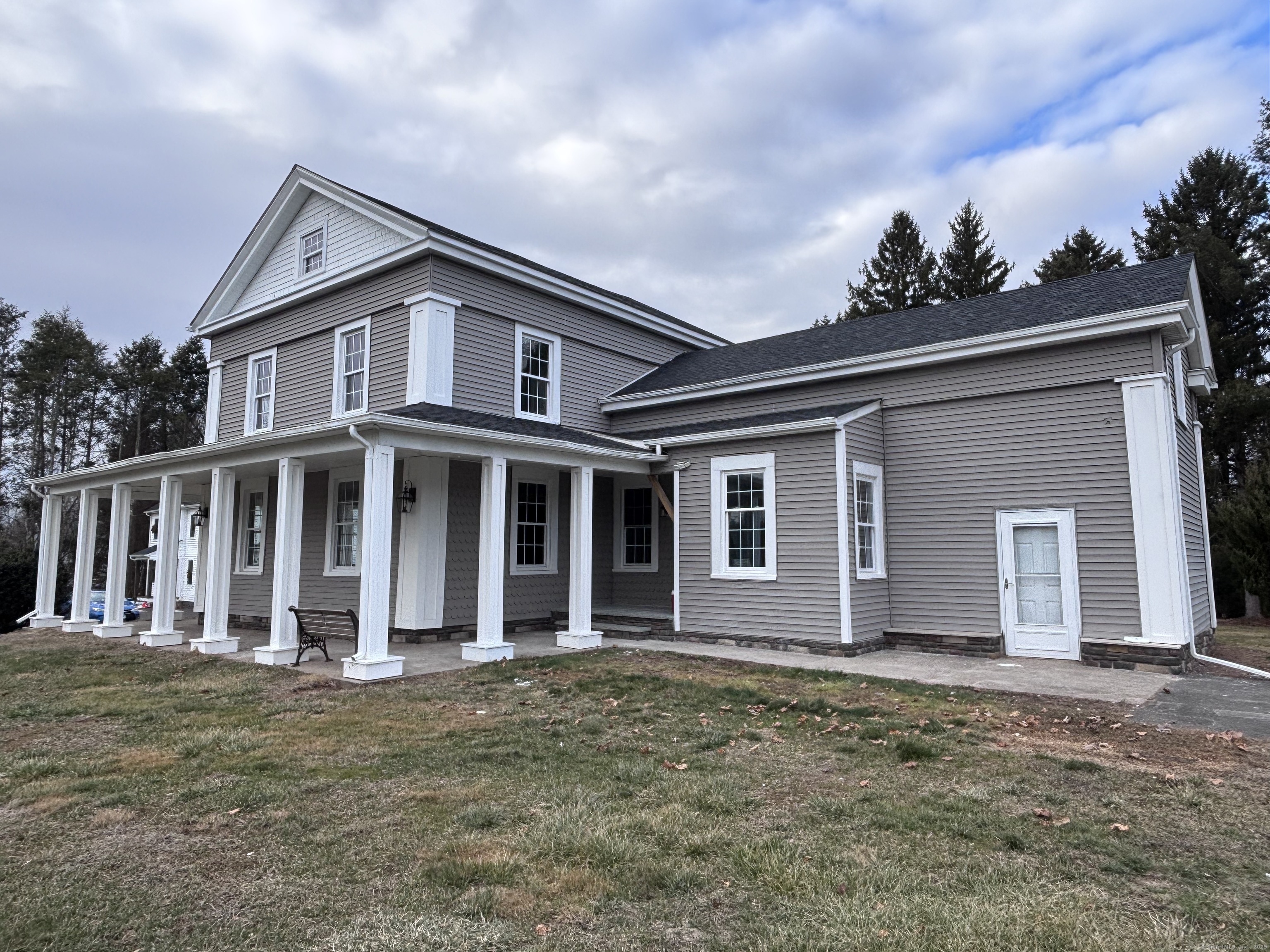 Windsorville Road, Ellington, Connecticut - 4 Bedrooms  
3 Bathrooms  
10 Rooms - 