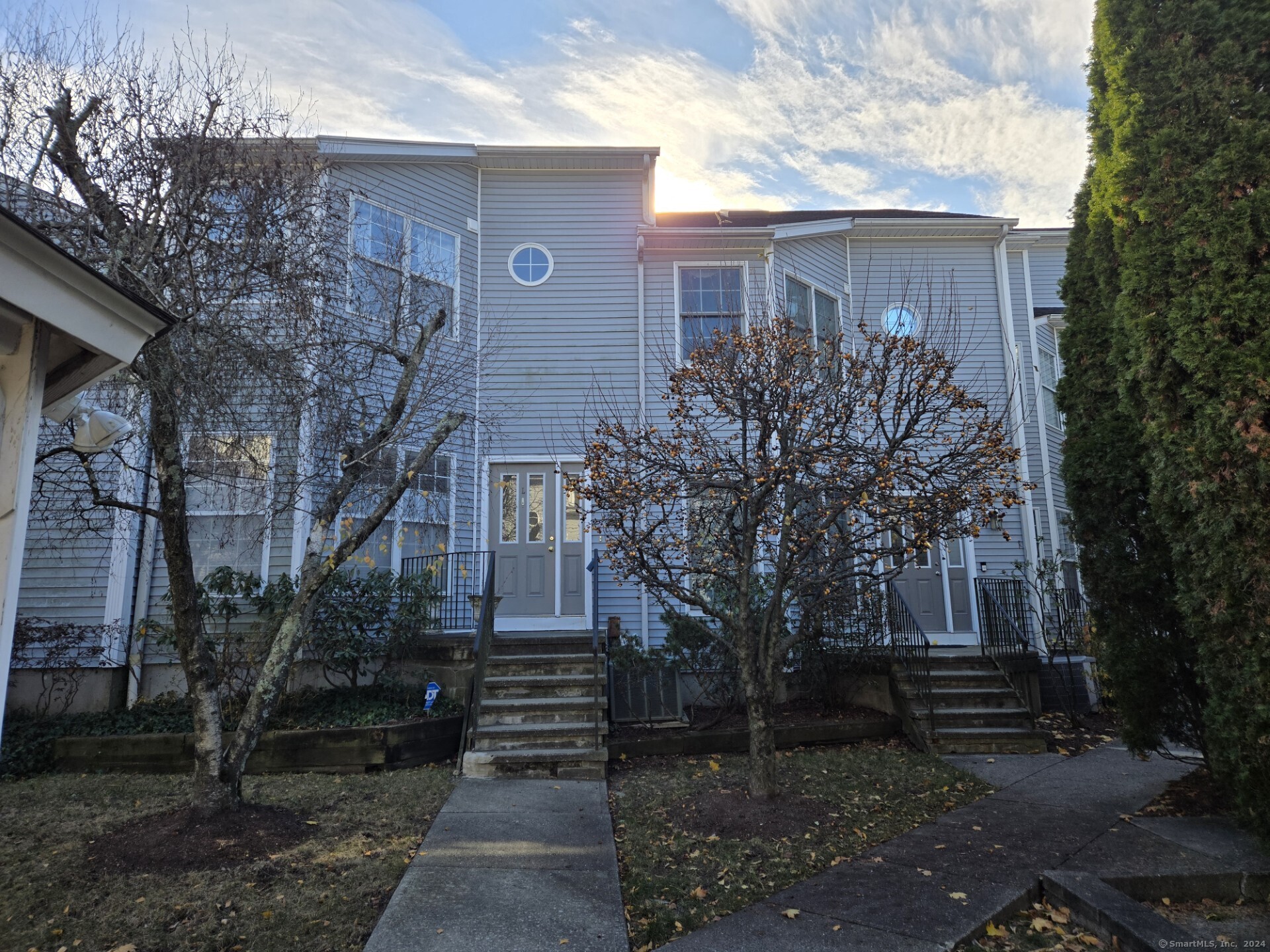 124 Hope Street L, Stamford, Connecticut - 2 Bedrooms  
3 Bathrooms  
6 Rooms - 