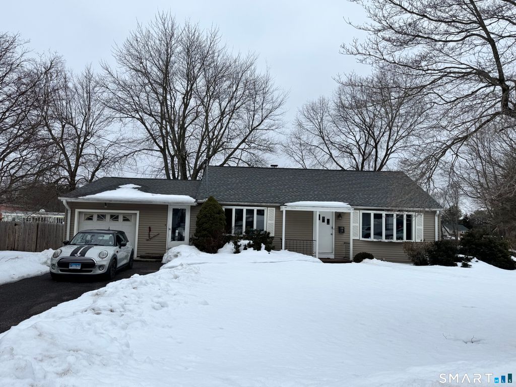 Photo of 10 Hamilton Court, Enfield, CT 06082 (MLS # 24158969)