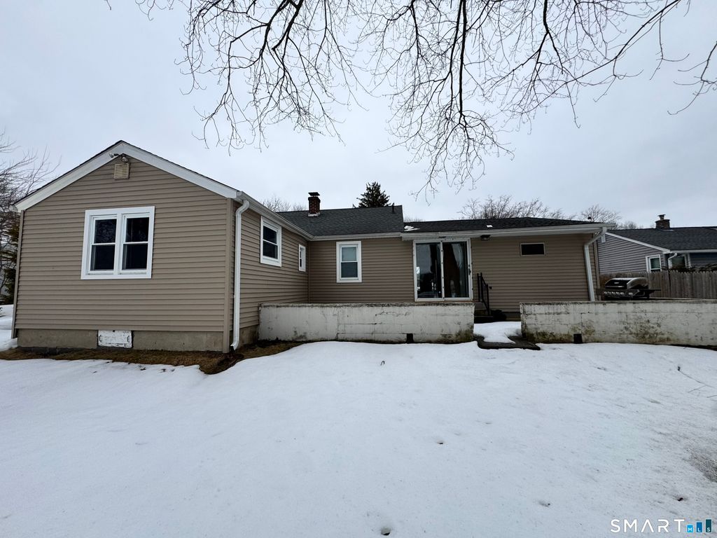 Photo of 10 Hamilton Court, Enfield, CT 06082 (MLS # 24158969)