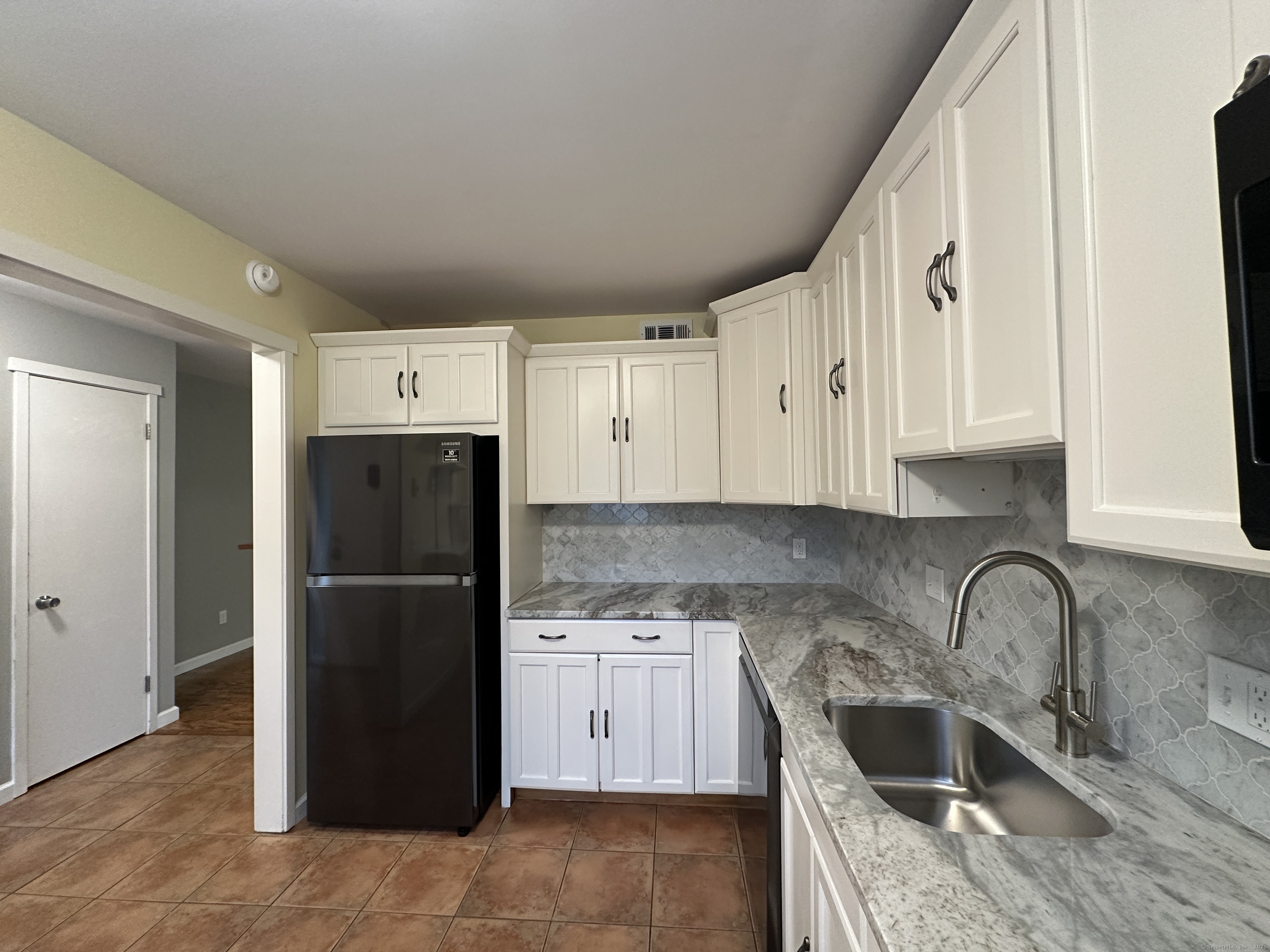 Photo 1 of Heritage Village B, Southbury, Connecticut, $2,500, Web #: 24082974