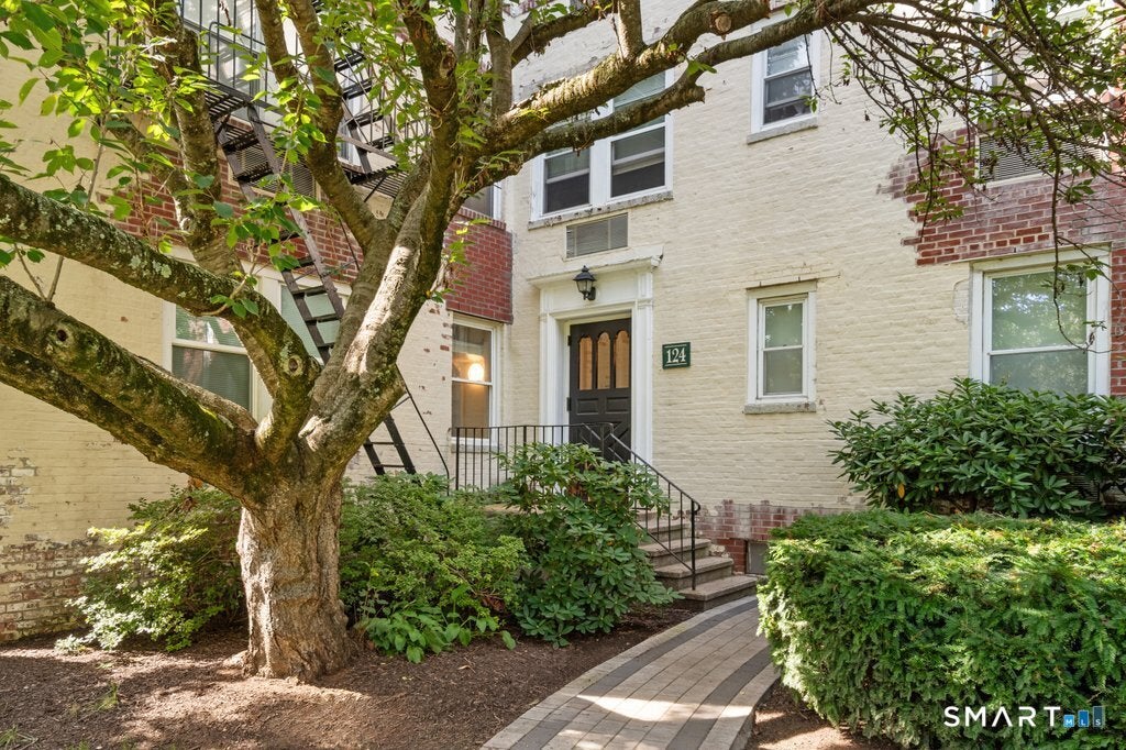 Photo of 124 Woodside Green #3D, Stamford, CT 06840 (MLS # 24205800)