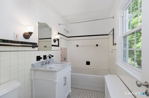 Tiny photo for 10 Vista Terrace, New Haven, CT 06515 (MLS # 24209415)