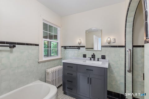 Tiny photo for 10 Vista Terrace, New Haven, CT 06515 (MLS # 24209415)