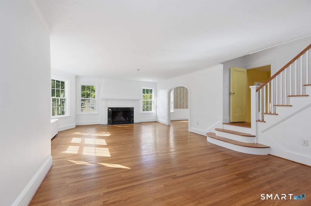 Photo of 10 Vista Terrace, New Haven, CT 06515 (MLS # 24209415)