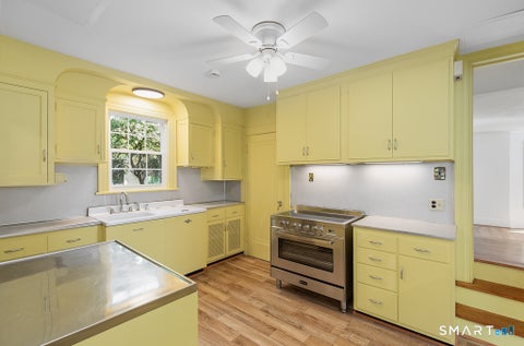 Tiny photo for 10 Vista Terrace, New Haven, CT 06515 (MLS # 24209415)