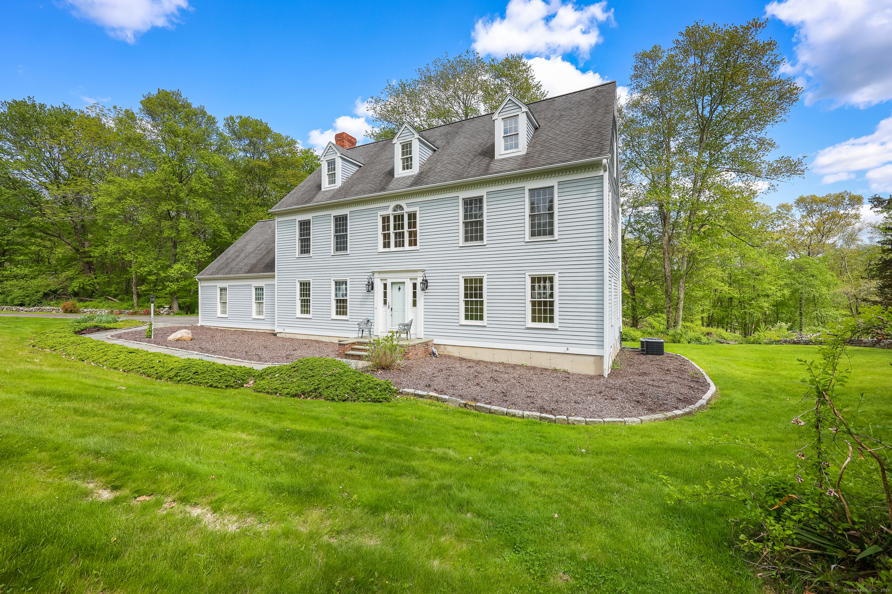 99 Old Woodbury Road, Southbury, Connecticut - 4 Bedrooms  
3 Bathrooms  
8 Rooms - 