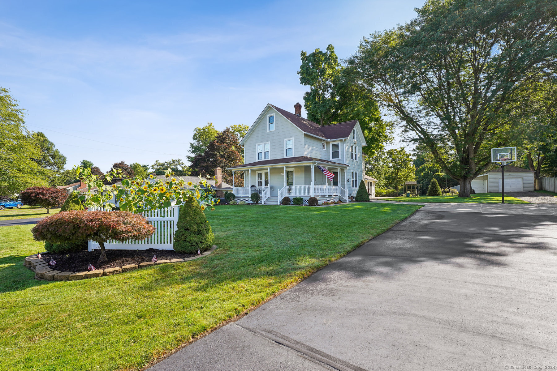 438 Millbrook Road, Middletown, Connecticut - 4 Bedrooms  
3 Bathrooms  
9 Rooms - 