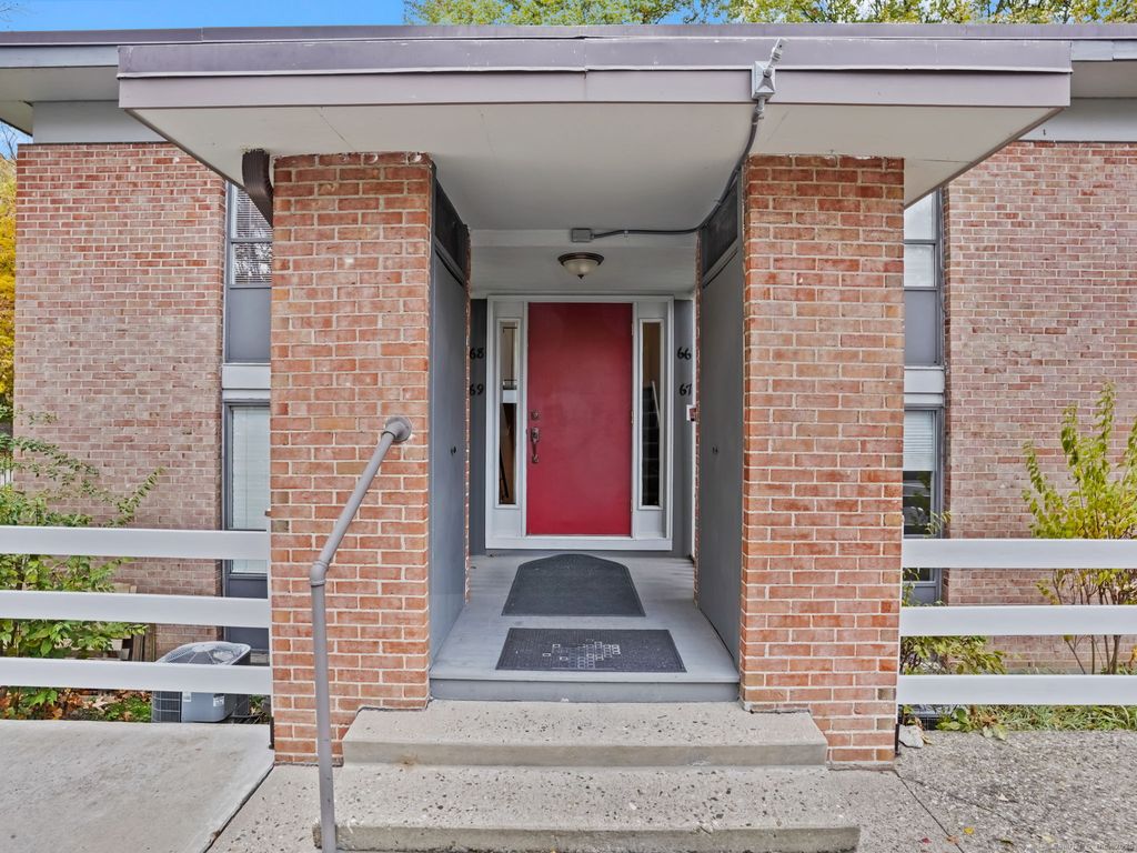 Photo of 160 Fairfield Woods Road #APT 68, Fairfield, CT 06825 (MLS # 24137203)