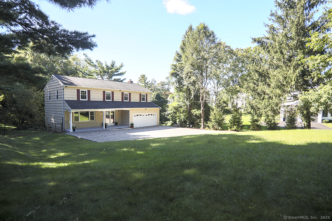 Maple Avenue, Westport, Connecticut - 4 Bedrooms  
4 Bathrooms  
8 Rooms - 