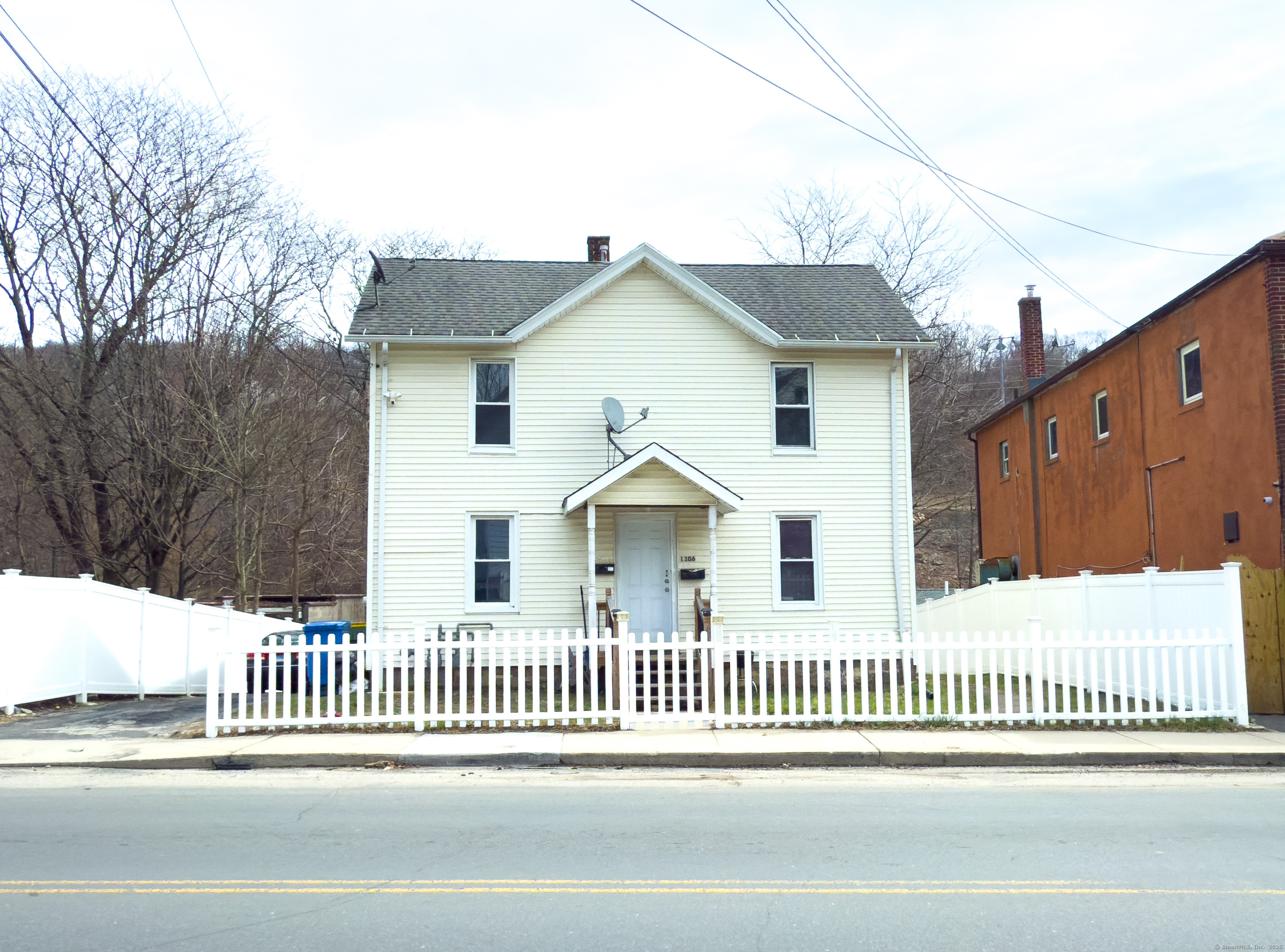 Rental Property at N Main Street 1, Waterbury, Connecticut - Bedrooms: 2 
Bathrooms: 1 
Rooms: 4  - $1,300 MO.
