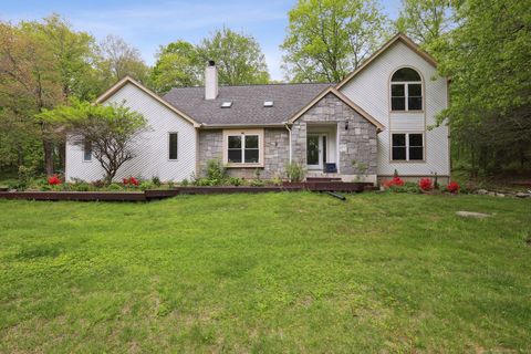 8 Grants Lane, New Milford, CT 06776 - #: 24095953