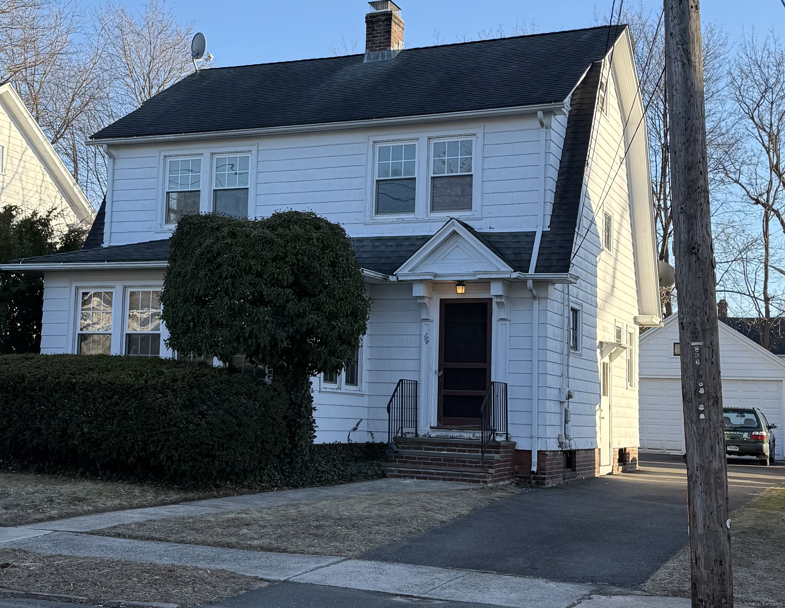 Ardmore Street, Hamden, Connecticut - 3 Bedrooms  
2 Bathrooms  
7 Rooms - 