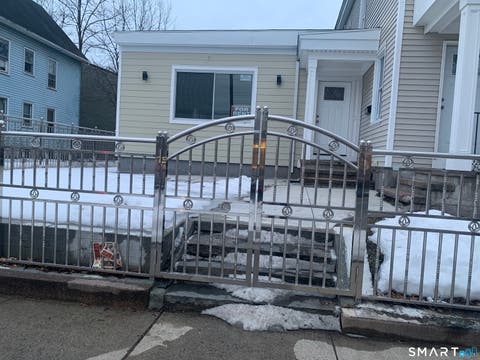 Multifamily For Rent - 424 Dixwell Avenue #1<br/> New Haven, CT 06511
