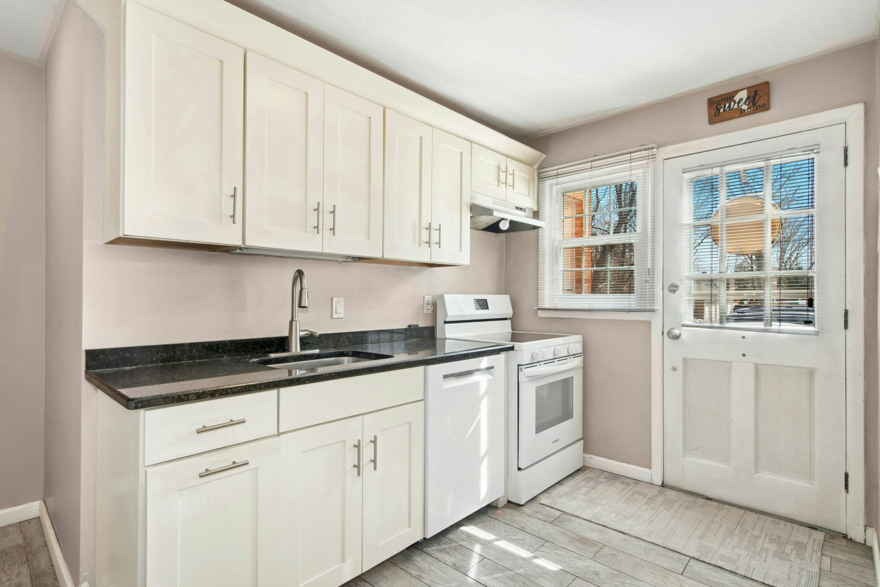 151 Heritage Hill Road #APT B, New Canaan, Connecticut image 5