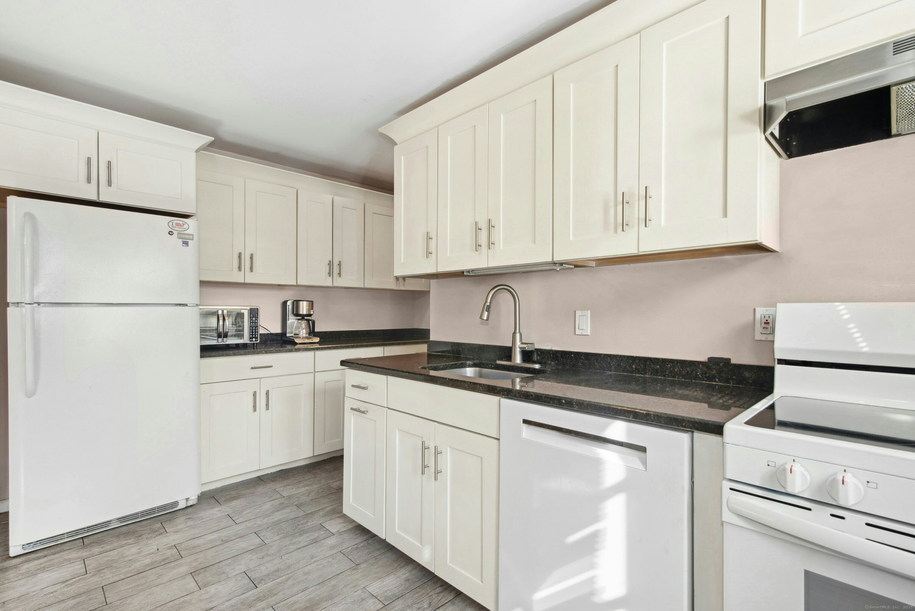 151 Heritage Hill Road #APT B, New Canaan, Connecticut image 6