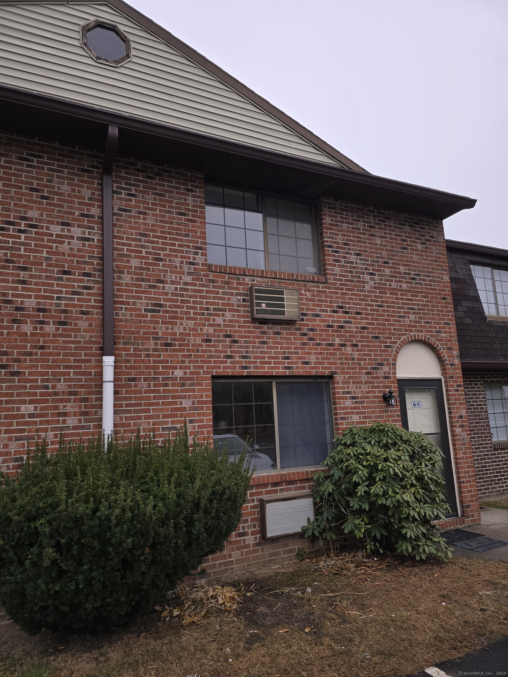 100 Mark Lane G5, Waterbury, Connecticut - 2 Bedrooms  
2 Bathrooms  
4 Rooms - 