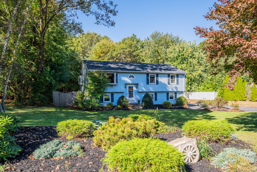 Photo of 25 Yorktown Road, Southington, CT 06489 (MLS # 24126808)