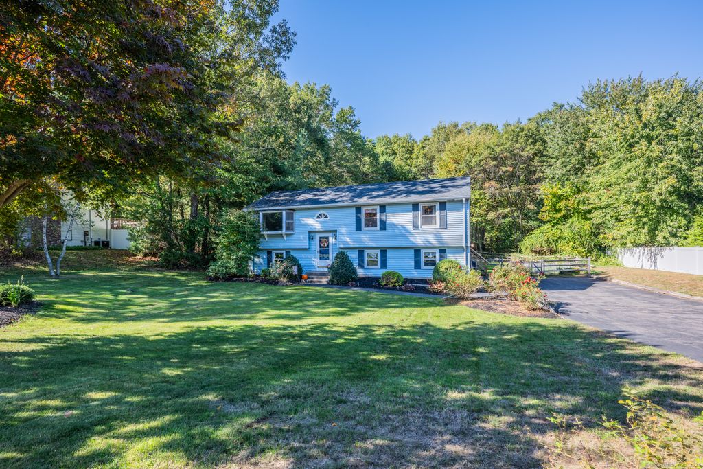 Photo of 25 Yorktown Road, Southington, CT 06489 (MLS # 24126808)