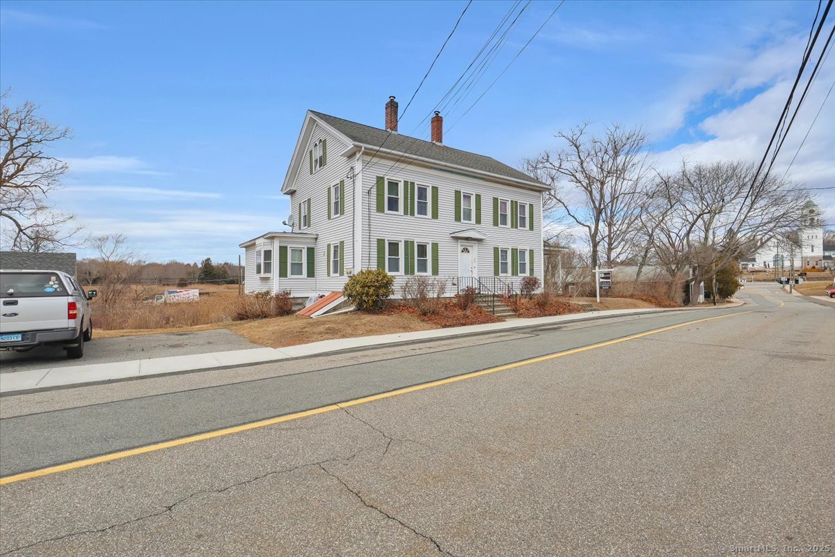 S Main Street, Westbrook, Connecticut - 5 Bedrooms  
3 Bathrooms  
9 Rooms - 