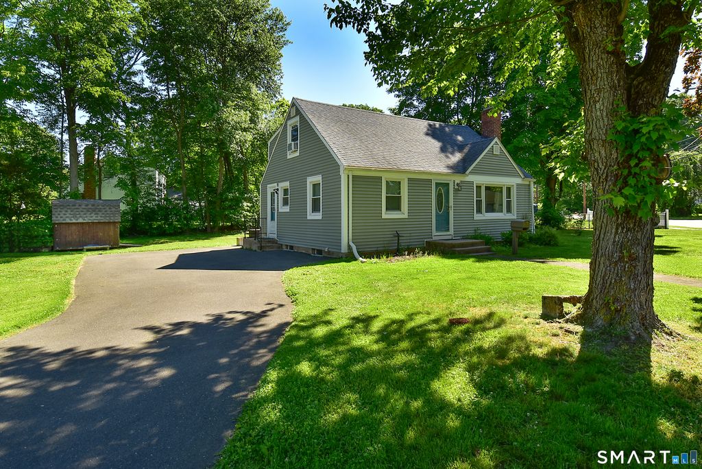 Photo of 82 Rood Avenue, Windsor, CT 06095 (MLS # 24181248)