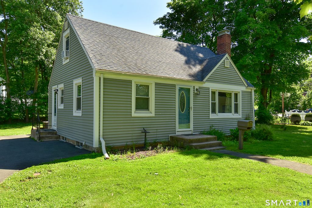 Photo of 82 Rood Avenue, Windsor, CT 06095 (MLS # 24181248)