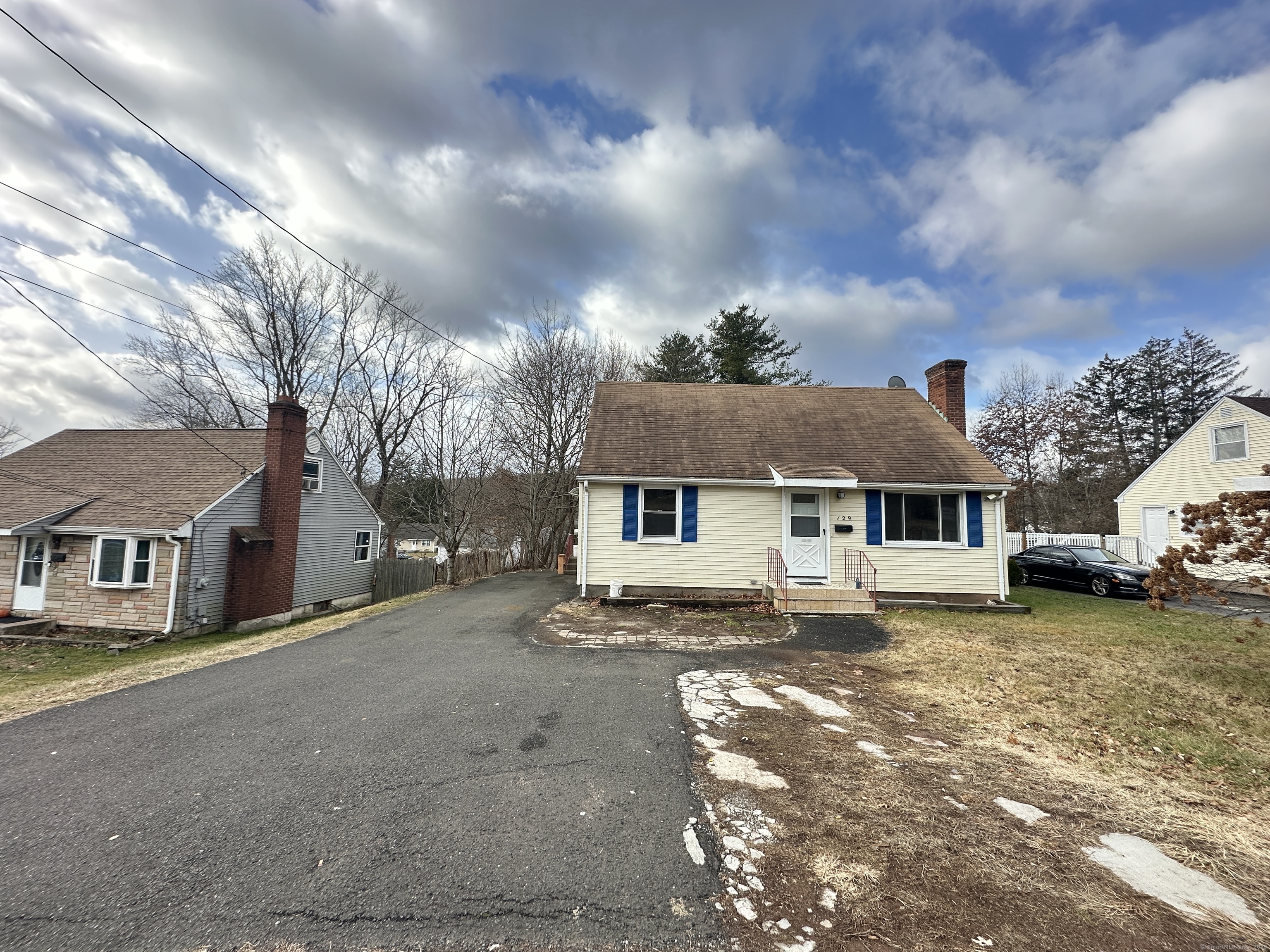 129 Newfield Street, Middletown, Connecticut - 3 Bedrooms  
2 Bathrooms  
6 Rooms - 