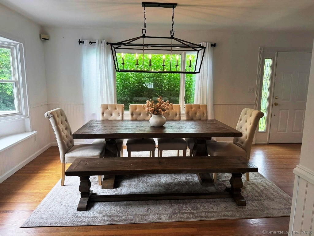 8 Breezy Knoll Avenue