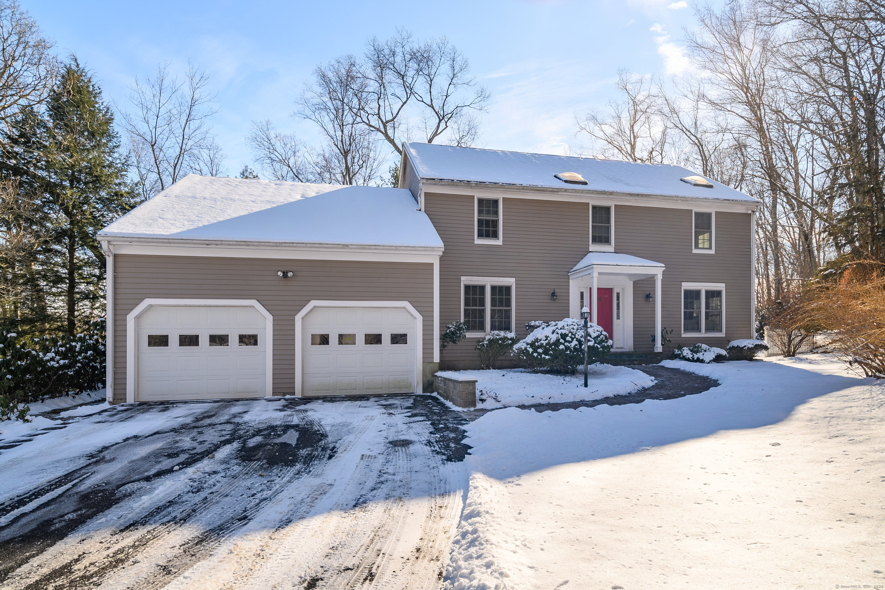 Property for Sale at Windwood Road, Brookfield, Connecticut - Bedrooms: 4 
Bathrooms: 3 
Rooms: 9  - $694,000